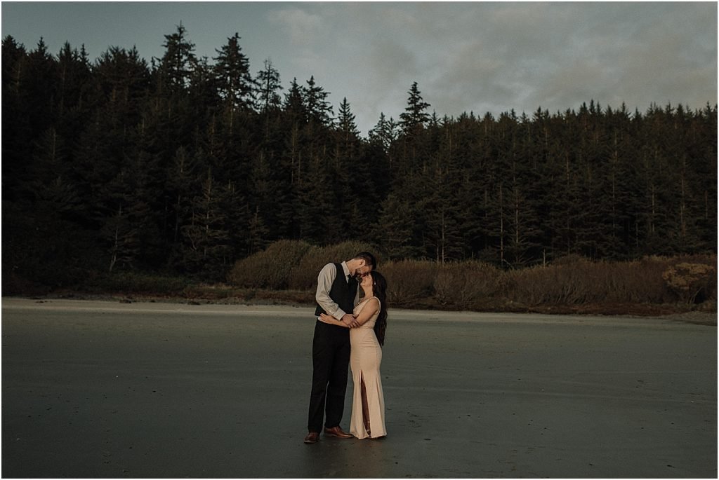 cannon beach oregon adventure elopement with naomi levit