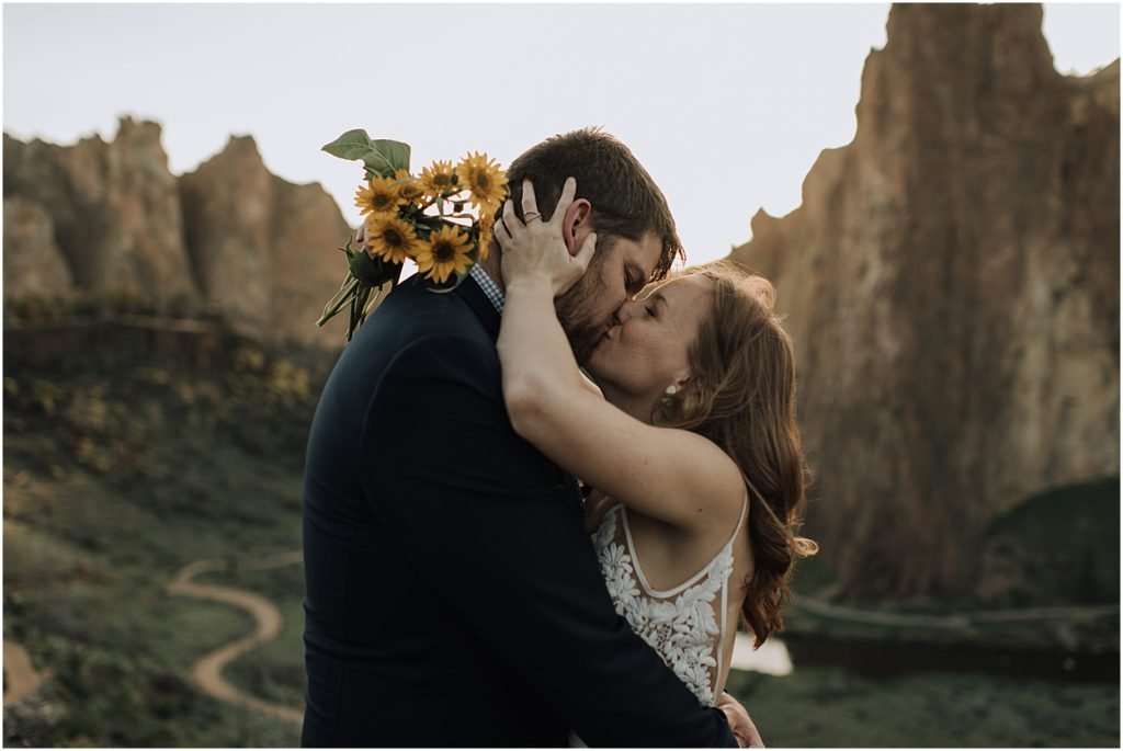 how-to-elope-in-oregon-by-wedding-photographer-naomi-levit