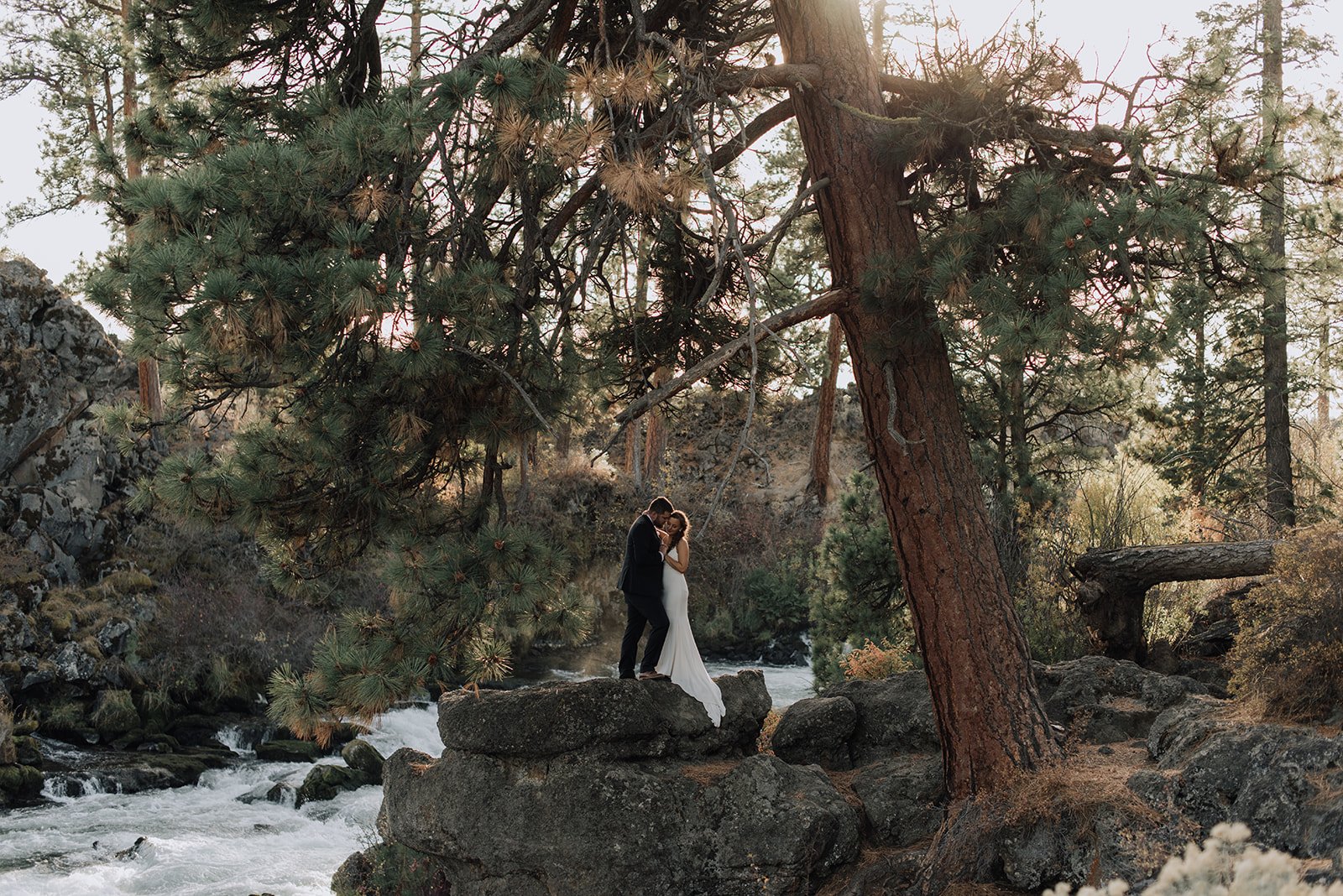 bend oregon elopement at dillon falls with naomi levit