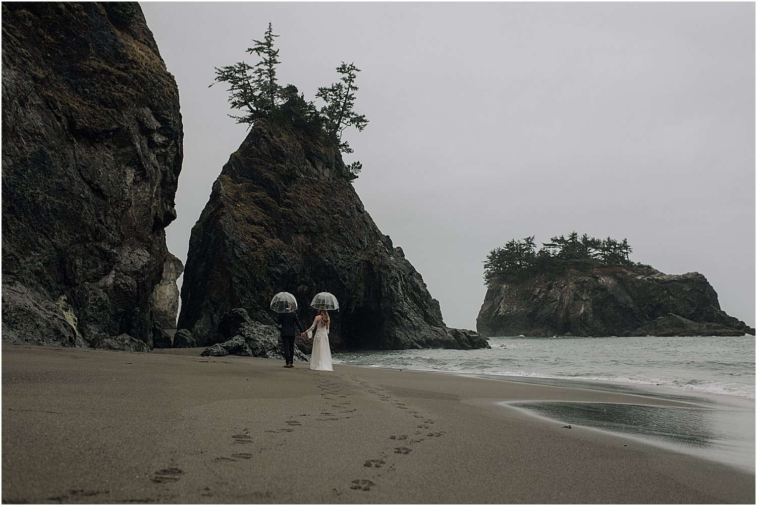 moody full day elopement in the southern oregon coast