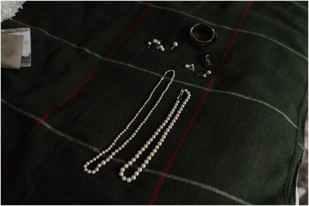 intimate spring desert wedding in bend oregon