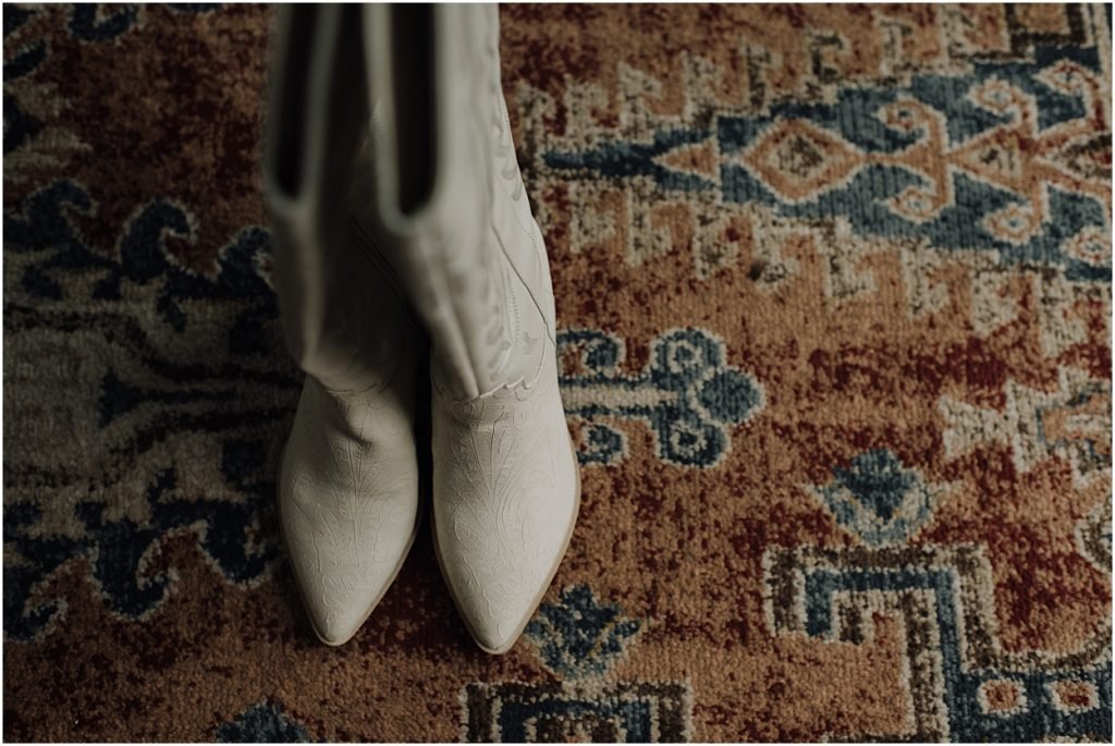 intimate spring desert wedding in bend oregon