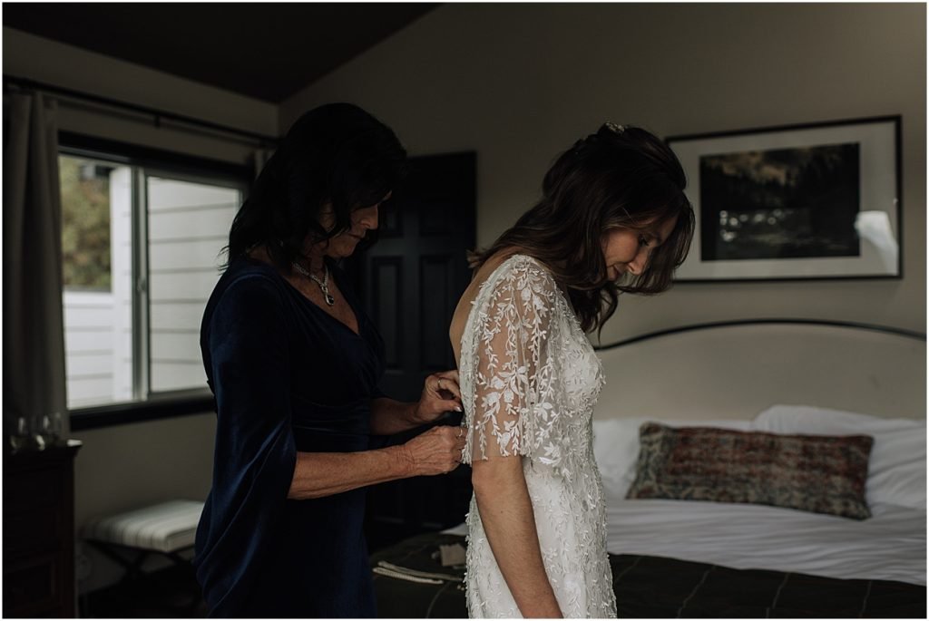 intimate spring desert wedding in bend oregon