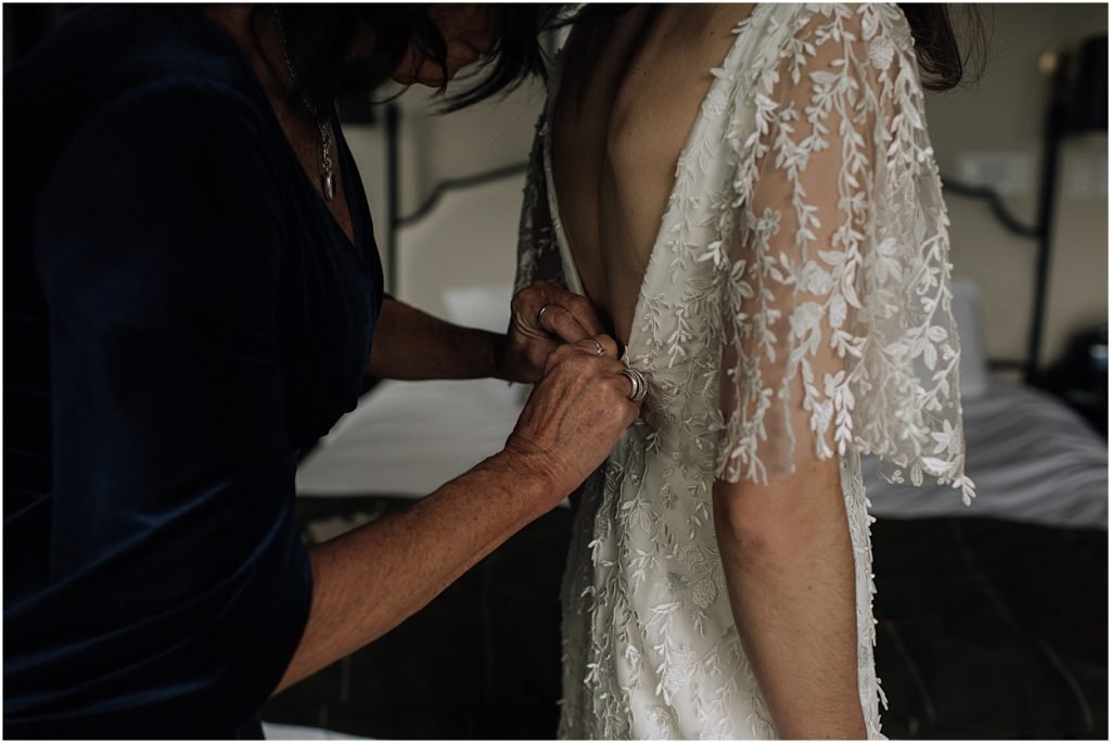 intimate spring desert wedding in bend oregon