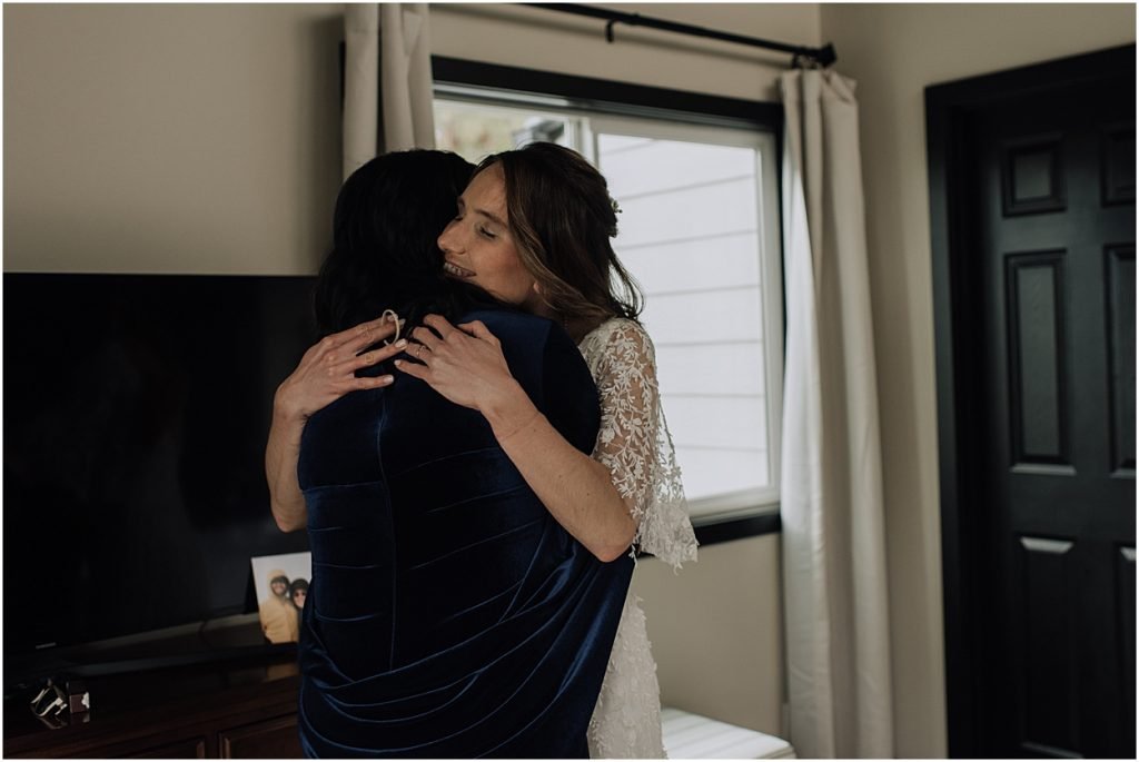 intimate spring desert wedding in bend oregon