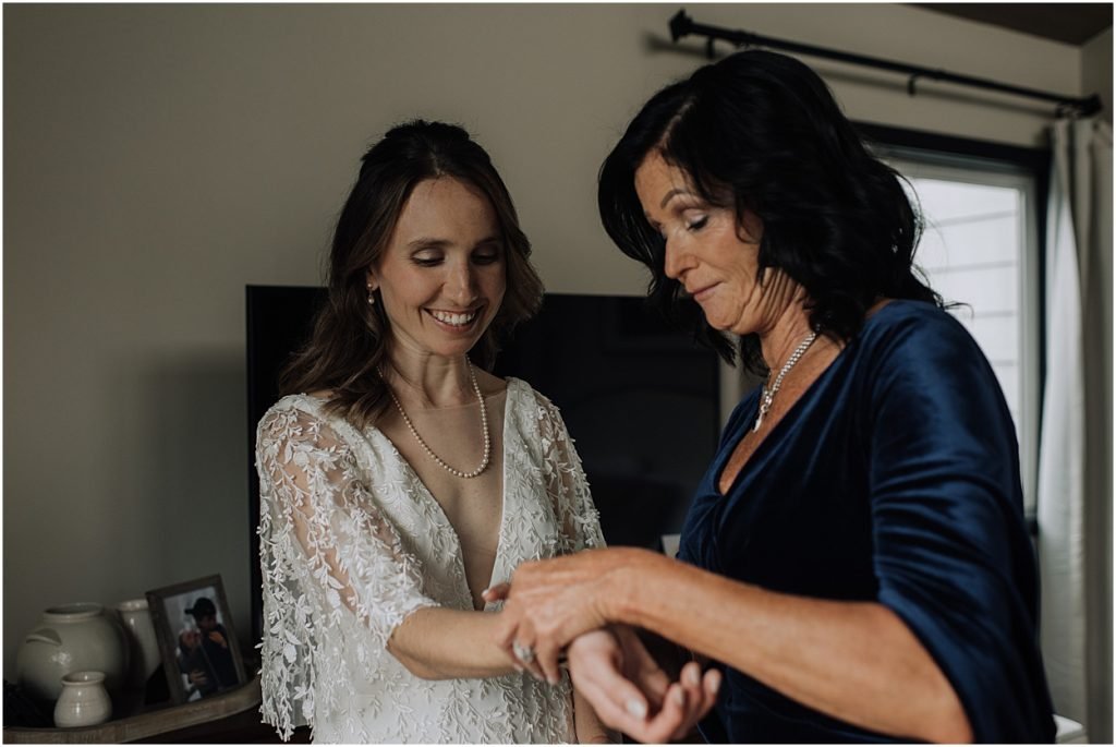 intimate spring desert wedding in bend oregon