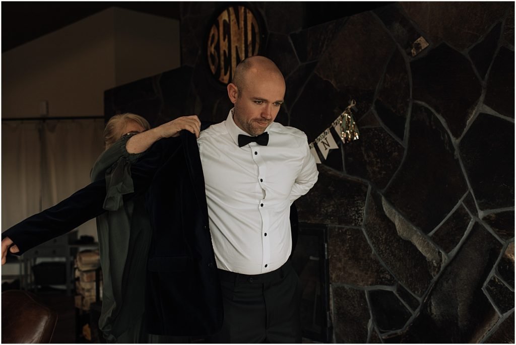 intimate spring desert wedding in bend oregon