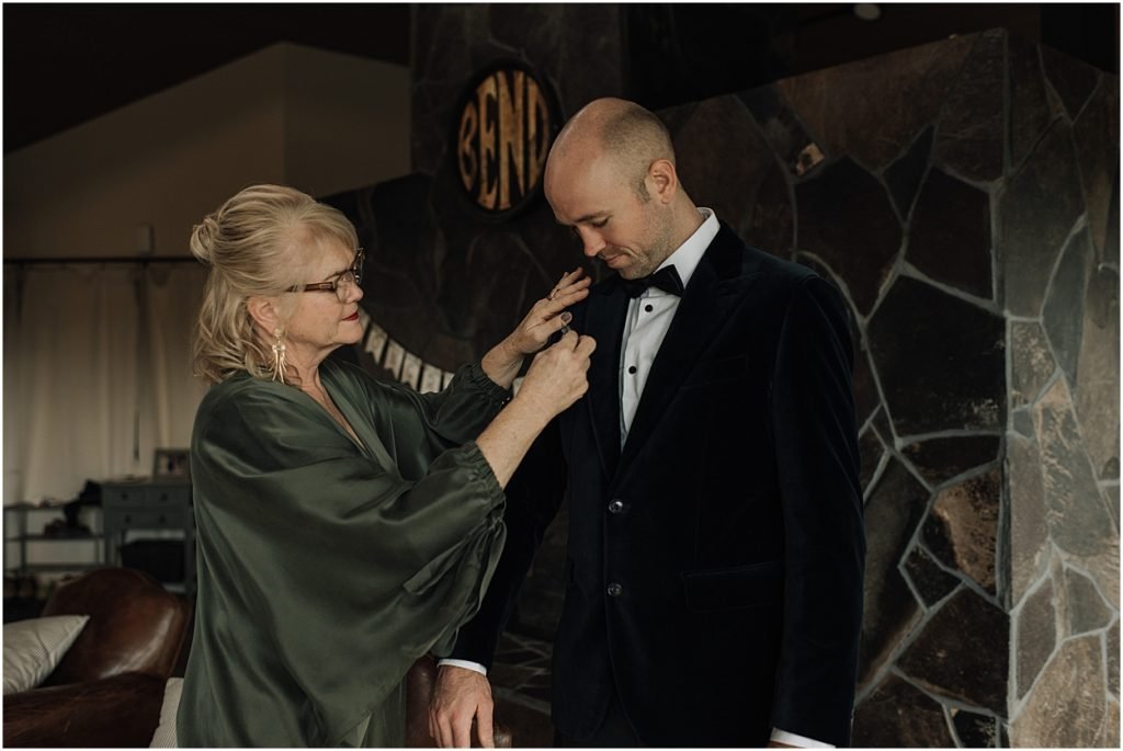 intimate spring desert wedding in bend oregon