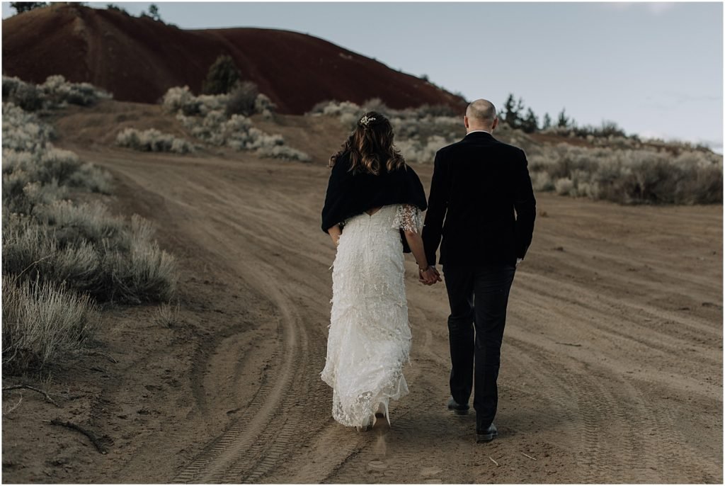 intimate spring desert wedding in bend oregon