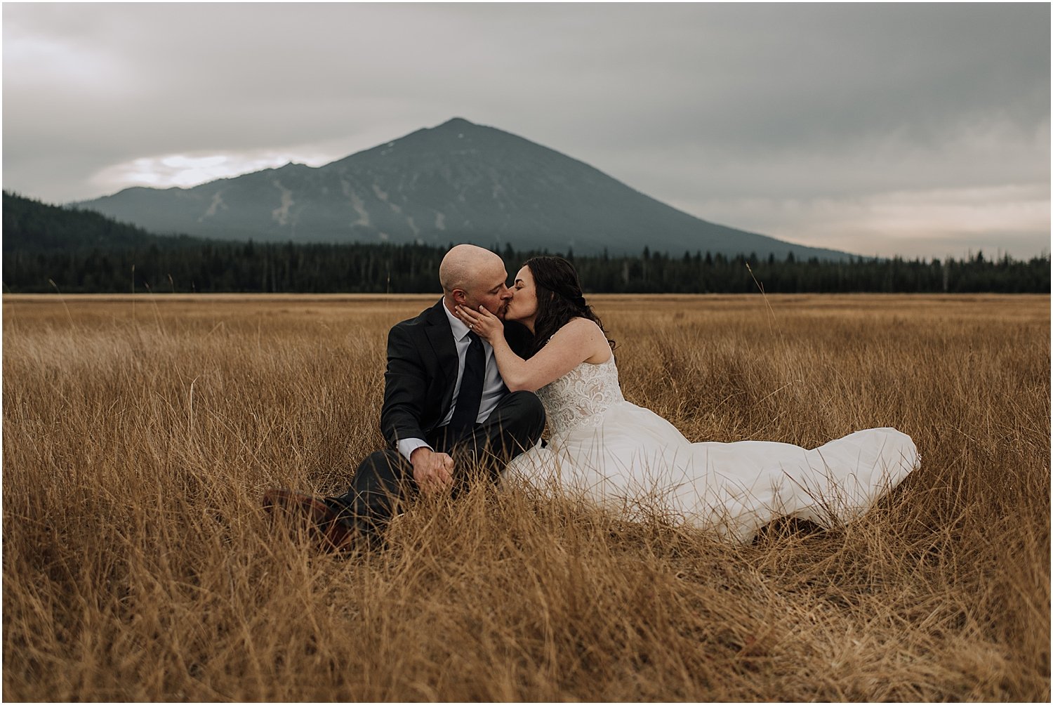sunrise canoe elopement at sparks lake oregon
